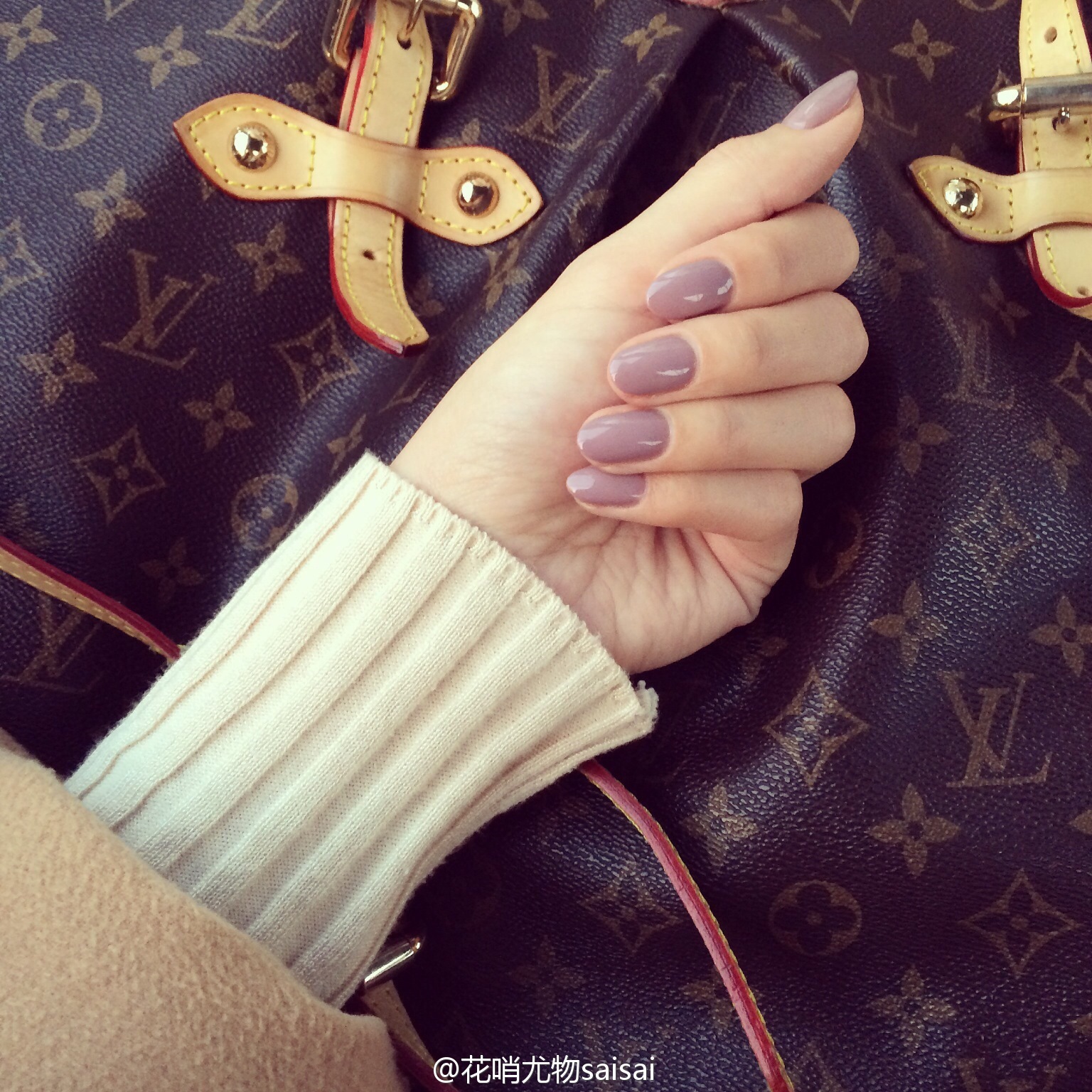 花哨尤物saisai的微博列表微女郎